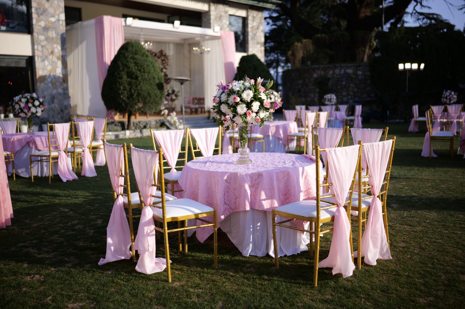 fresh floral decor for weddings in Mussoorie
